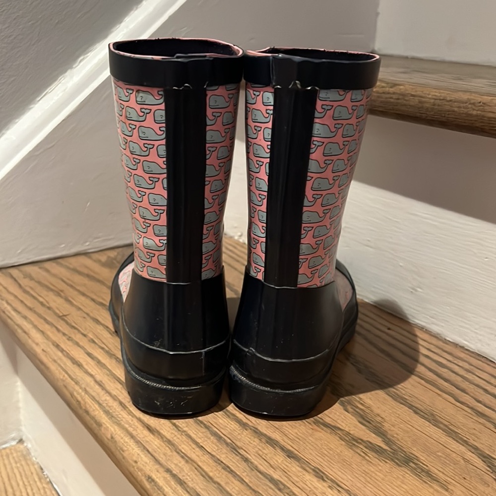 Vineyard Vines rain boots pink with whales - Picture 8 of 9